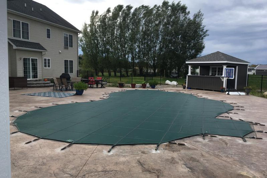 Pool opening and closing service